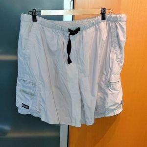 Columbia women's cargo shorts size XL